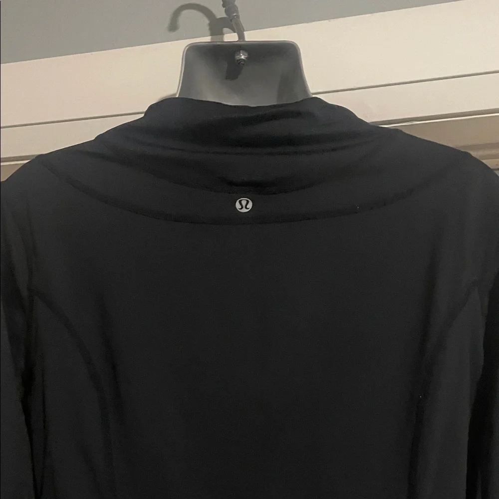 Lululemon Black Long Sleeve shirt - Picture 7 of 9